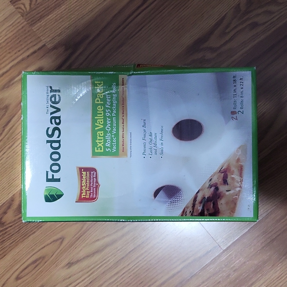 Foodsaver 4 VacLoc vacuum packaging rolls in box